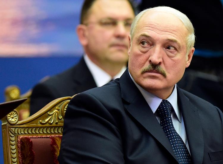 Hvideruslands præsident og diktator, Alexander Lukasjenko bliver beskyldt for at undertrykke befolkningen, oppositionen og landets medier. Landet grænsekontrol bruger desuden særdeles hårdhændede metoder, som de glædeligt viser frem på Youtube. Foto: Olga Maltseva/AP