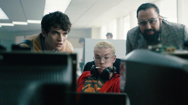 Fionn Whitehead, Will Poulter og Asim Chaudhry spiller hovedrollerne i den ellers meget hemmeligholdte ‘Black Mirror: Bandersnatch’. Foto: Fra Netflix