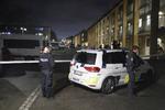 
    Københavns politi er massivt tilstede efter anmeldelse om skud i bydelsen Tingbjerg.

   Foto: Jens Dresling/POLFOTO
