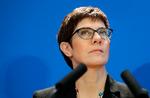 CDU's nye partiformand, Annegret Kramp-Karrenbauer, sidder i ledelsen af de tyske katolikkers Centralkomit. (AP Photo/Michael Sohn) Foto: Michael Sohn/AP