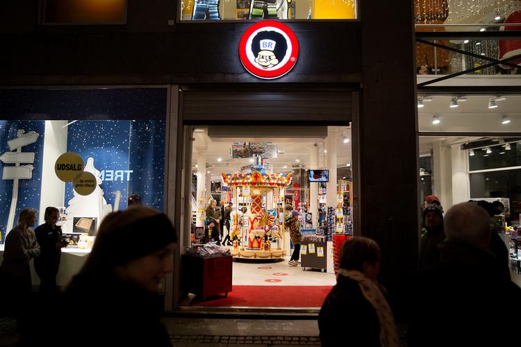 Det er stadig muligt at bytte julegaver fra Fætter BR og Toys'R'Us i visse butikker, der holder åbent til udgangen af december. Åbningstider fremgår af hjemmesiderne.  Foto: Thomas Borberg/POLFOTO