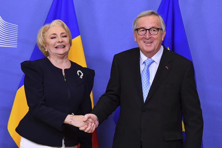 
Jean-Claude Juncker, mødtes tidligere på måneden med den rumænske premierminister Viorica Dancila for at diskutere det kommende formandsskab.
 Foto: Geert Vanden Wijngaert/AP