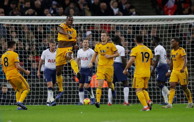 Både da han udlignede og da han fejrede sit hovedstødsmål var Willy Boly højt oppe. Foto: Kirsty Wigglesworth/AP