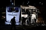 
   Rejseselskaberne TUI og Spies har aflyst udflugter til Kairo-området for deres gæster i Egypten efter et bombeangreb fredag nær Giza-pyramiderne i går kostede 4 mennesker livet. Foto: Nariman El-mofty/AP
