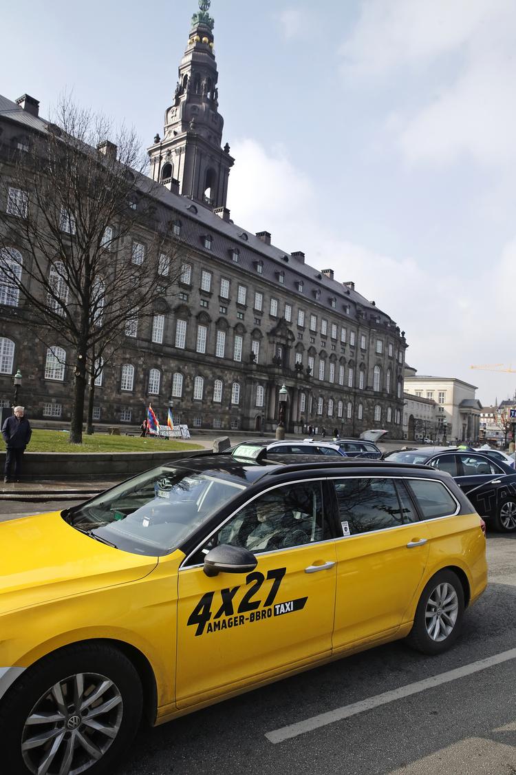 TAXI 4x27 - også kendt som Amager-Øbro taxi - sænker priserne henover nytår efter kritik af dyre priser. Foto: Jens Dresling Foto: Jens Dresling/POLFOTO