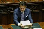 
    Italiens premierminister Giuseppe Conte overvåger at parlamentet godkender næste års finanslov.
 Foto: Fabio Frustaci/AP