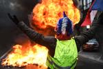 En af 'De Gule Veste' på gaden lørdag 29. december i Bordeaux, Frankrig-  Foto: Mehdi Fedouach/Ritzau Scanpix