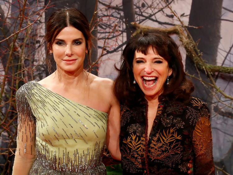 Instruktør Susanne Bier sammen med hovedpersonen i filmen Bird Box, Sandra Bullock, til premieren i Berlin 27 november 2018.  Foto: Fabrizio Bensch/Ritzau Scanpix