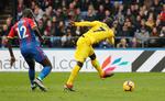 Et slags kigge-væk-skud fra N'Golo Kanté sender bolden i nettet hos Crystal Palace og sikrer søndag en Chelsea-sejr.
   Foto: David Klein/Ritzau Scanpix