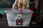 
    Regeringspartiet i Bangladesh har sikret sig genvalg ved søndagens parlamentsvalg.
 Det er ikke umiddelbart meddelt, hvor mange stemmer henholdsvis regeringen og oppositionen har fået. Foto: Anupam Nath/AP