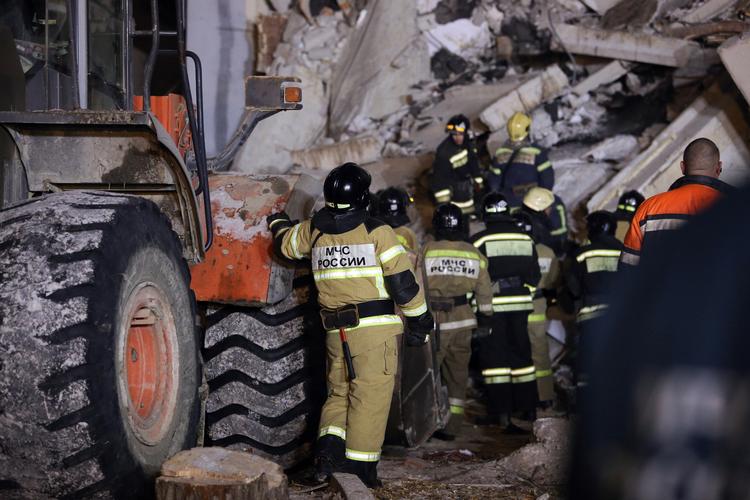 Der boede 110 i mennesker i ejendommen, hvor ulykken skete. Foto: Maxim Shmakov/AP