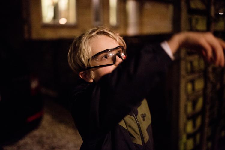 Nytårsaften og -nat fik fire børn og unge under 18 år alvorlige skader på et af øjnene på grund af fyrværkeri. Billedet er fra nytårsaften for to år siden og drengen på det har intet med de aktuelle øjenskader at gøre. Foto: Melissa Kühn Hjerrild/POLFOTO