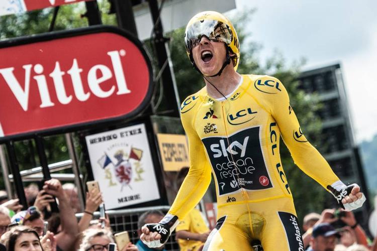 Geraint Thomas i overstadig jubel, efter at han med en tredjeplads på næstsidste etapes enkeltstart med sikkerhed kunne konstatere, at han ville slutte som samlet nr. 1 i Tour de France 2018. Foto: ASO/Marie-Christine Lieu. 