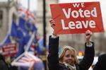 Storbritannien forlader EU i marts, men parlamentet har endnu ikke godkendt den aftale, som premierminister Theresa May har indgået med Bruxelles.  Foto: Alastair Grant/AP