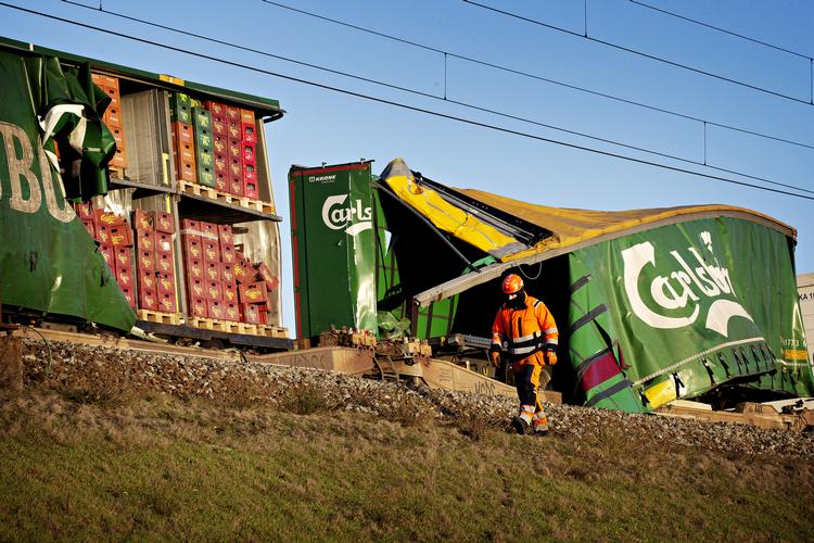 Togulykke ved Storebæltsbroen onsdag den 2. januar 2019. Seks mennesker har mistet livet i en togulykke på Storebæltsbroen onsdag morgen. 16 personer er blevet kvæstet. Det meddeler Fyns Politi, der dermed bekræfter tidligere oplysning om dræbte fra DSB. Foto: Martin Lehmann/POLFOTO