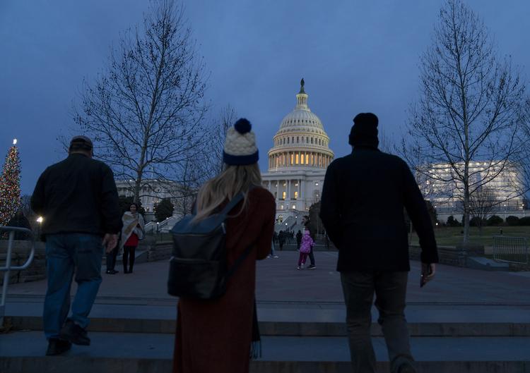 Det amerikanske statsapparat er delvist lukket ned - og kan være det en rum tid endnu, lyder det nu fra præsident Trump. Striden bunder i grænsemuren til Mexico, som Demokraterne ikke vil give økonomisk opbakning til.  Foto: J. Scott Applewhite/AP