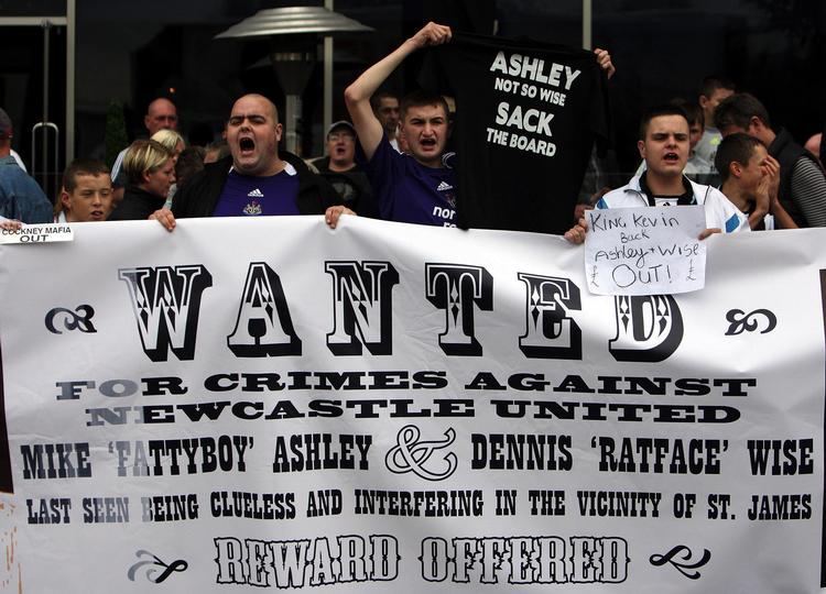 Mike Ashley købte i 2007 Newcastle for 1,3 milliarder kroner, men har aldrig vundet tilhængernes støtte.  Foto: Scott Heppell/AP
