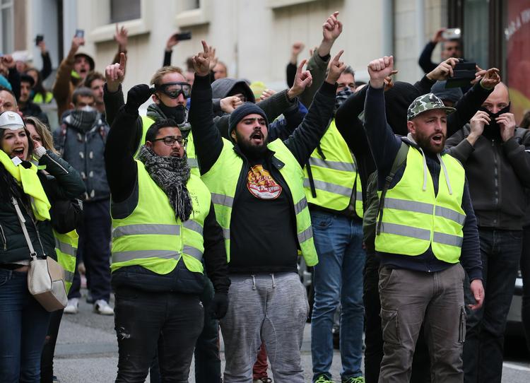 En af de primære ledere af de franske demonstranter, der er kendt som De Gule Veste, er blevet anholdt i Paris.    Foto: Bob Edme/AP