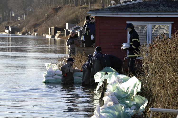 Der er eklæret stormflod i store dele af det sydlige Danmark, blandt andet her ved Kelstrup Strand ved Haderslev. Foto: John Randeris/Ritzau Scanpix