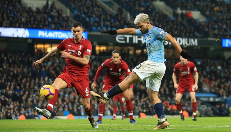 Sergio Agüero på vej til at score 1-0-målet.  Foto: Jon Super/AP