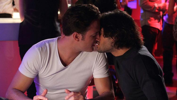 Tre sæsoner efter to mænd kyssede hinanden i 'Eastenders', er en homobar nu skrevet ind i den engelske tv-serie. Foto: Bbc