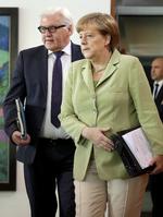 Kansler Angela Merkel, right og forbundspræsident Frank-Walter Steinmeier er blandt dem, der er ramt af hackerangrebet. Foto: Michael Sohn/AP