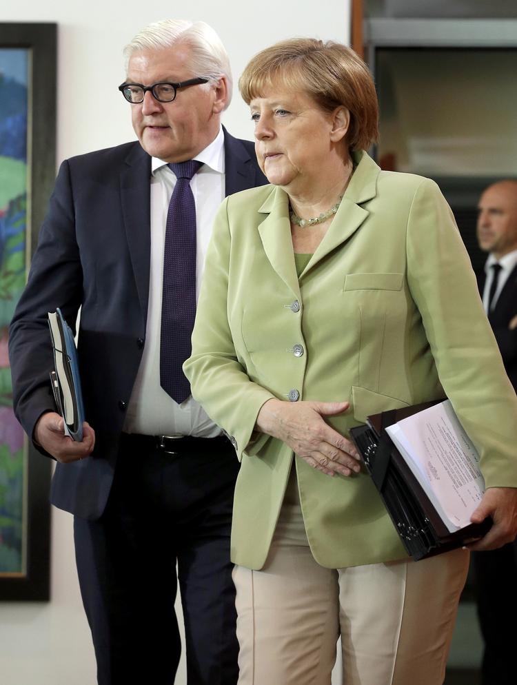 Kansler Angela Merkel, right og forbundspræsident Frank-Walter Steinmeier er blandt dem, der er ramt af hackerangrebet. Foto: Michael Sohn/AP