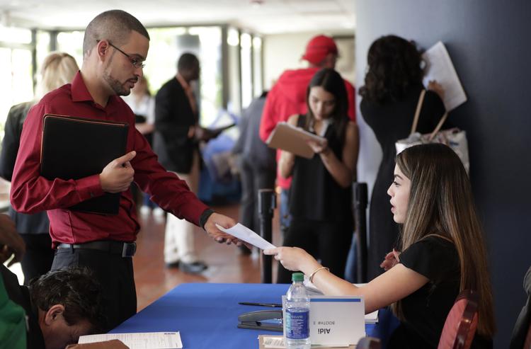 De seneste tre måneder af 2018 er der i gennemsnit skabt godt en kvart million nye jobs uden for landbruget i USA. Billedet er fra en jobmesse i Miami i januar sidste år.  Foto: Lynne Sladky/AP