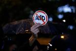 
  Det højrenationale AfD har forsøgt at slå politisk mønt af volden i Amberg, som partiet har besøgt i den forgangne uge. Fotoet her er fra en demonstration imod AfD. Foto: Michael Probst/AP