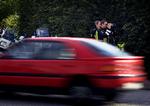 Mange af de bilister, som politiet 'fanger' i trafikkontroller ved skolerne er ofte de samme, sombrokekr sig over, at skolevejen ikke er sikker nok.  Foto: Finn Frandsen (arkiv)/POLFOTO