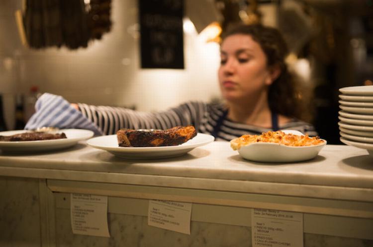 Hill & Szrok er en slagterbutik om dagen og forvandler sig til en lille restaurant om aftenen. Foto: Pr