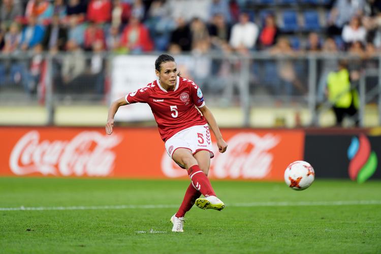 55 landskampe har Simone Boye spillet for Danmark, og i en af dem blev hun matchvinder, da hun under EM i 2017 scorede på det afgørende straffespark, da Danmark i semifinalen slog Østrig. Foto: Tariq Mikkel Khan/POLFOTO