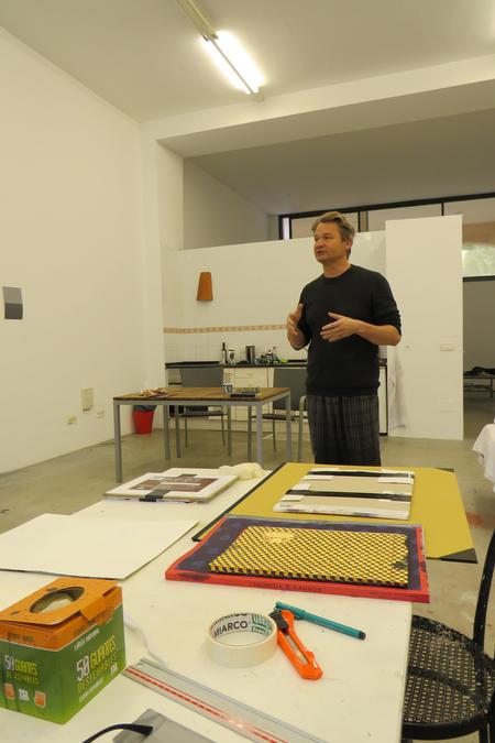 Normalt er det fotokunst som Erik Steffensen beskæftiger sig med, men på CCA har han pludselig fundet sin indre maler frem igen. Foto: Sune Højrup Bencke