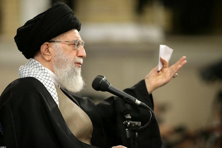 Irans øverste leder, ayatollah Ali Khamenei, var onsdag usædvanligt ligefrem i sin sprogbrug om USA. Foto: Handout/Ritzau Scanpix