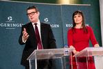 Med et nyt ledelsesudspil vil regeringen forbedre trivslen for 820.000 offentligt ansatte og velfærden for resten af danskerne. Innovationsminister Sophie Løhde (V) og beskæftigelsesminister Troels Lund Poulsen (V) præsenterede onsdag udspillet i Finansministeret. Foto: Martin Sylvest/Ritzau Scanpix