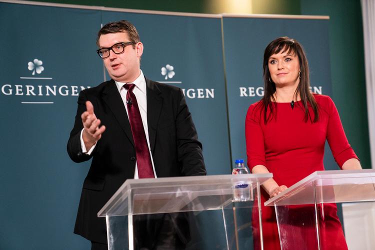 Med et nyt ledelsesudspil vil regeringen forbedre trivslen for 820.000 offentligt ansatte og velfærden for resten af danskerne. Innovationsminister Sophie Løhde (V) og beskæftigelsesminister Troels Lund Poulsen (V) præsenterede onsdag udspillet i Finansministeret. Foto: Martin Sylvest/Ritzau Scanpix