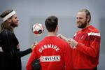 Mikkel Hansen, Hans Lindberg og Henrik Møllgaard er tre af de spillere, der skal spille VM-titlen i hus på hjemmebane.
   Foto: Jens Dresling/POLFOTO