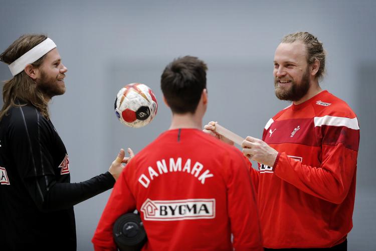Mikkel Hansen, Hans Lindberg og Henrik Møllgaard er tre af de spillere, der skal spille VM-titlen i hus på hjemmebane.
   Foto: Jens Dresling/POLFOTO