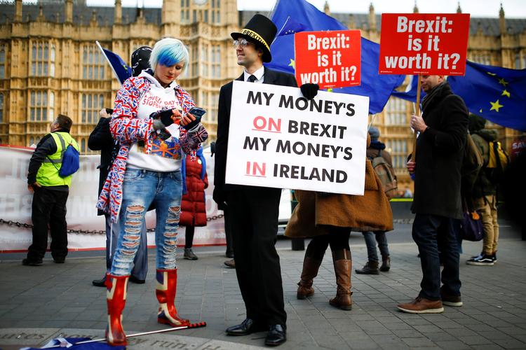 Mindre end tre måneder før Storbritannien forlader EU er det uklart om der kommer en aftale, en ny folkeafstemning eller noget helt tredje. Foto: Henry Nicholls/Ritzau Scanpix