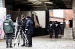Teknikere fra tysk politi undersøger området efter overfaldet på AfD-politikeren, Frank Magnitz, i Bremen i denne uge. Foto: Fabian Bimmer/Ritzau Scanpix Foto: Fabian Bimmer/Ritzau Scanpix