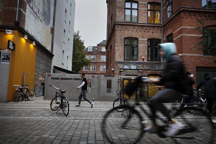 Den franske skole på Værnedamsvej skal flytte. Spørgsmålet er, hvad der skal ske med bygningerne og grunden. Politikerne peger på ét, mens beboerne foreslår noget andet. Foto: Martin Lehmann/POLFOTO