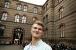 Christoffer Haslev er glad for matematikken i økonomistudiet, men hvilket job det skal føre til, er han i tvivl om. Foto: Jens Dresling/POLFOTO