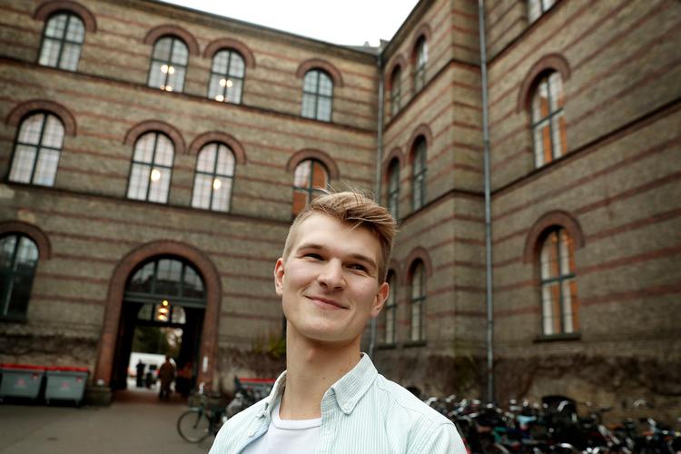 Christoffer Haslev er glad for matematikken i økonomistudiet, men hvilket job det skal føre til, er han i tvivl om. Foto: Jens Dresling/POLFOTO