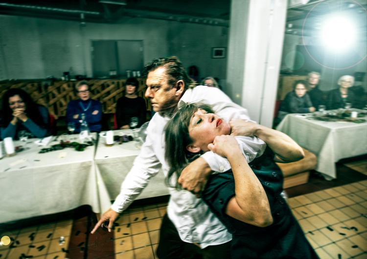 I August Strindbergs drama fra 1900 fejrer Edgar og Alice sølvbryllup, selv om de ikke kan udstå hinanden. Nu kan københavnerne være med som gæster. Foto: P.M. Abrahamsen
