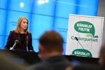 
    STOCKHOLM 20190111 Centerledaren Annie Lööf informerade om partiledningens linje i regeringsfrågan vid en presskonferens i riksdagshuset. Efter att partistyrelsen och riksdagsgruppen har haft möte under fredagen, där man beslutat stå bakom Stefan Löfven i en statsministeromröstning. Foto Pontus Lundahl / TT kod. (Foto: 10050 Pontus Lundahl/TT/Ritzau Scanpix)
   Foto: 10050 Pontus Lundahl/tt/Ritzau Scanpix