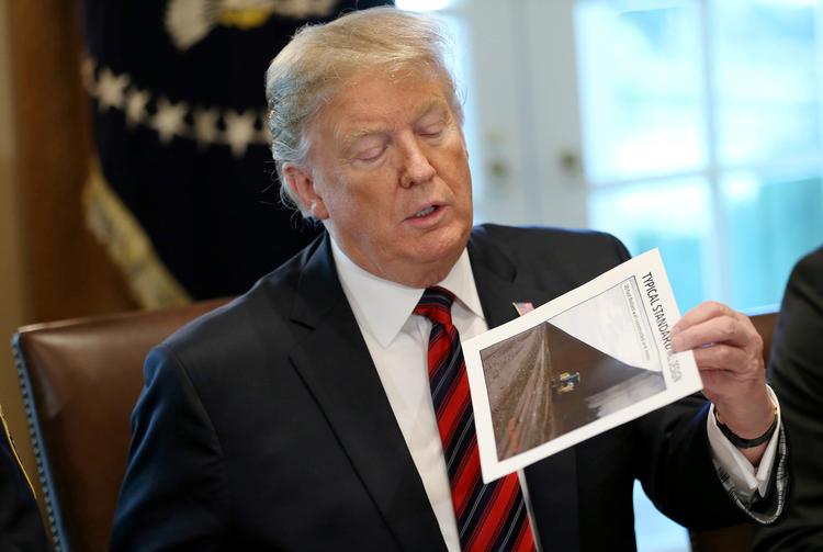 
  Præsident Donald Trump siger, at FBI handlede 'ubegrundet og uden beviser', da det indledte undersøgelser af hans fyring af FBI-chefen James Comey. Foto: Leah Millis/Ritzau Scanpix