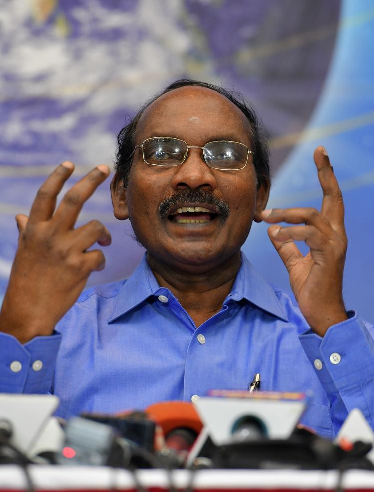 En begejstret formand for Indiens rumstyrelse, Kailasavadivoo Sivan, fortæller om planerne. Foto: Manjunath Kiran/Ritzau Scanpix