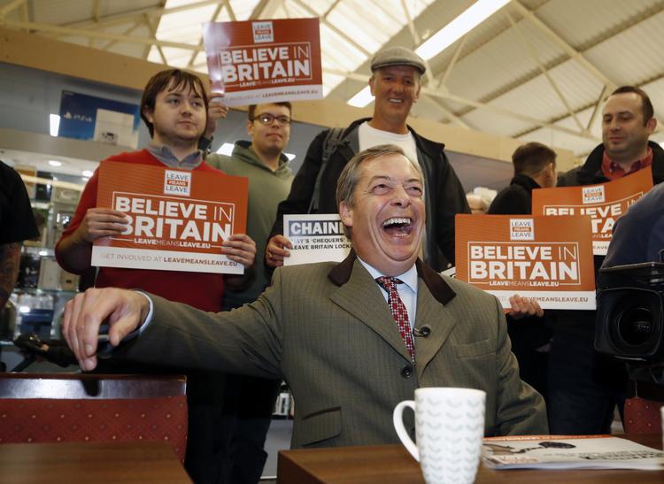 Nigel Farage er indædt forkæmper for Brexit. Han har udsigt til et eftervederlag på i alt 1,3 millioner kroner, når briterne siger farvel til EU 29. marts, hvis han ikke påtager sig andet parlamentarisk arbejde 20 måneder efter brexit. Foto: Martin Rickett/AP