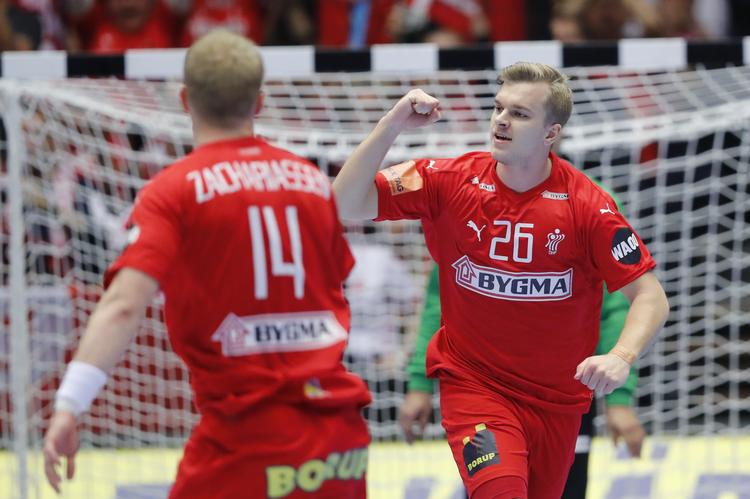 Johan Hansen fik en uforglemmelig debut, da han blev sendt på banen i Boxen lørdag aften. Han viste også et flot niveau.
   Foto: Jens Dresling/POLFOTO