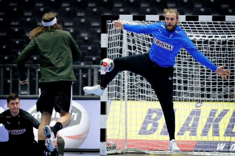Landstræner Nikolaj Jacobsen får mulighed for at afprøve nye konstellationer mod Saudi-Arabien. Men Henrik Møllgaard som målvogter er dog trods alt nok ikke en af dem Foto: Jens Dresling/POLFOTO